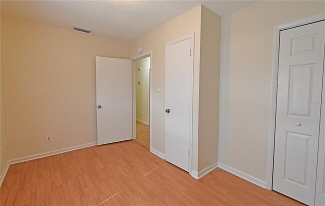 Building Photo - 12422 N Howard Ave