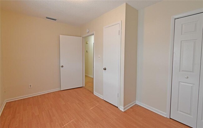 Foto del edificio - 12422 N Howard Ave