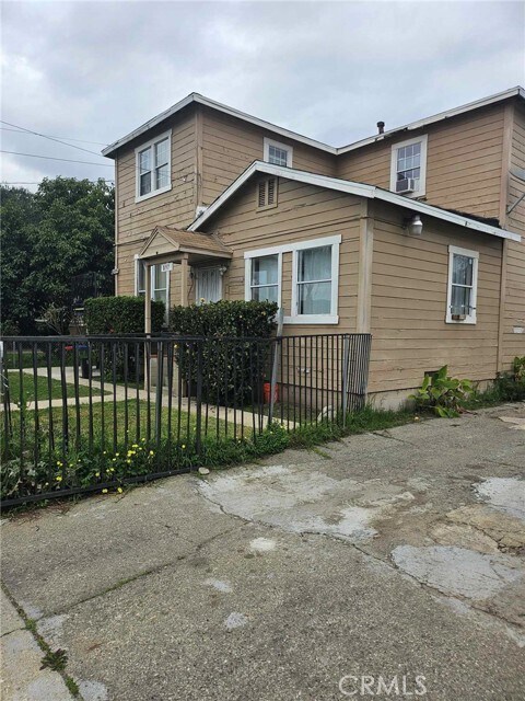 Building Photo - 897 W Monterey Ave