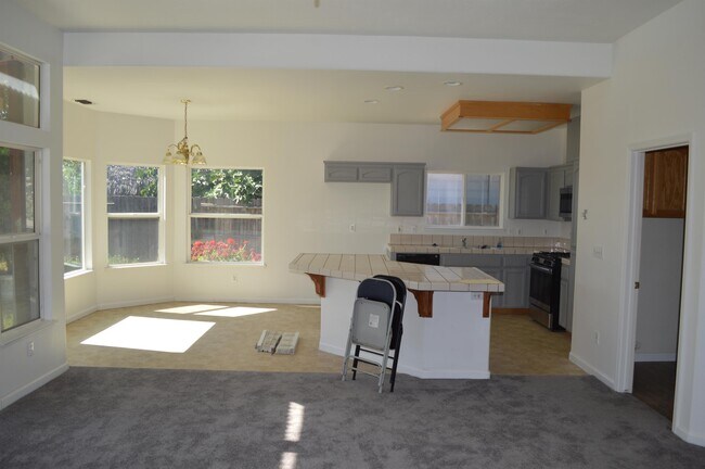 Foto del edificio - 2128 Kennedy Ct