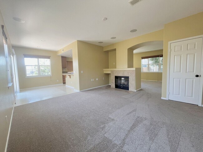 Foto del edificio - Recently Reduced Rental-Spacious Cul de Sa...