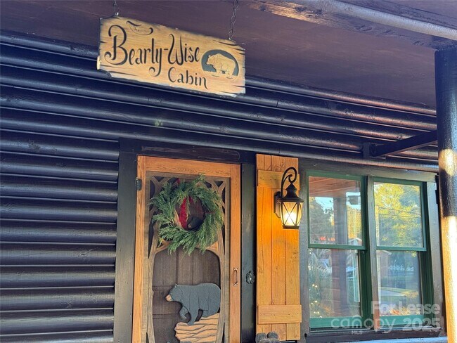 Foto del edificio - 1011 Lakeshore Dr