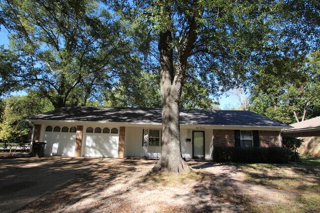 Foto del edificio - Coming Soon! Charming 3 Bedroom 2 Bath Home in Tyler!