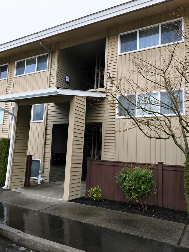 Building Photo - 725 9th Ave S