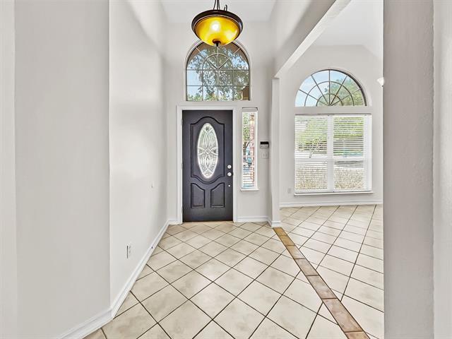 Building Photo - 605 Pheasant Knoll