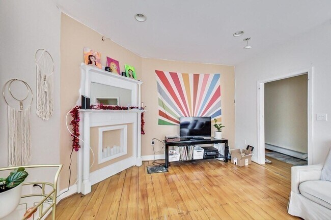 Building Photo - Luxury 5 Bed in Mission Hill