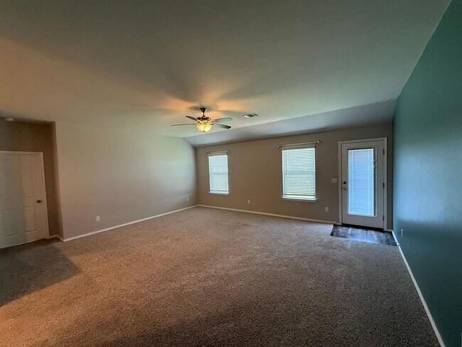 Building Photo - 332 Blue Dr