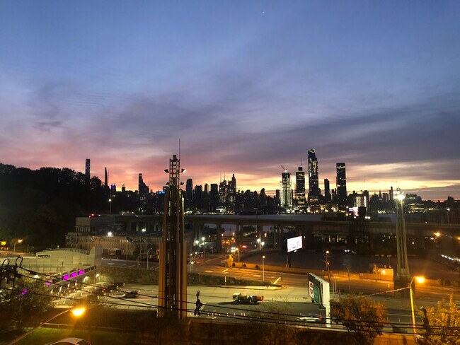 Unobstructed skyline view, beautiful sunrises - 311 Park Ave