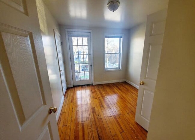 Building Photo - 3209 Ellwood Ave