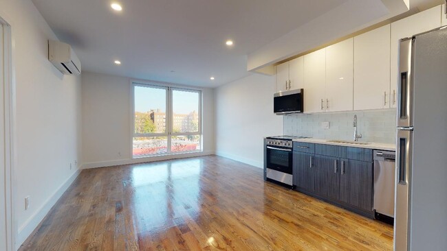 Foto del edificio - 13828 Queens Blvd
