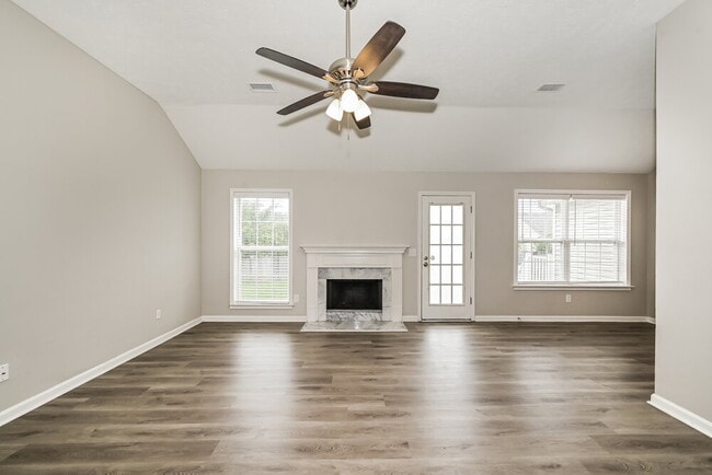 Building Photo - 416 Lake Forest Dr