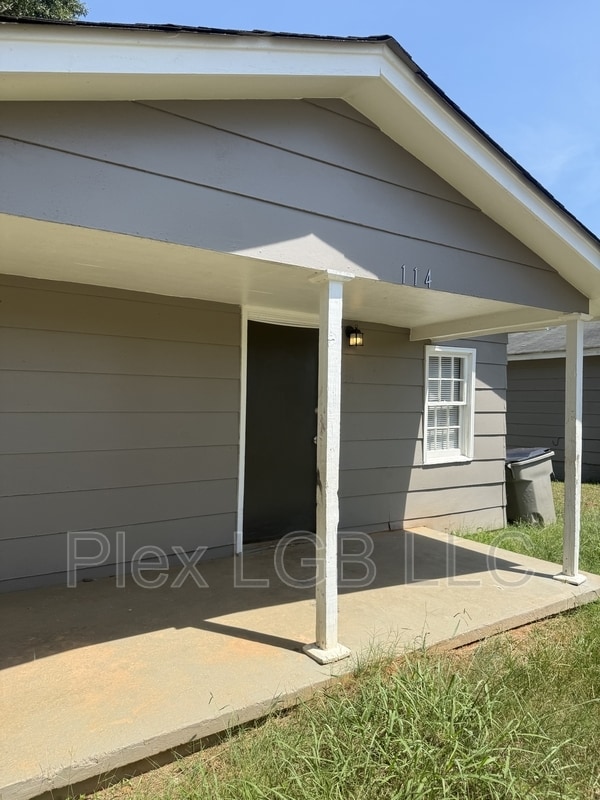 Building Photo - 114 Oak Ln
