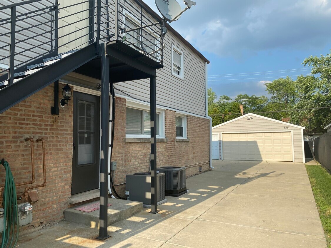 Primary Photo - 1611 N 40th Ave