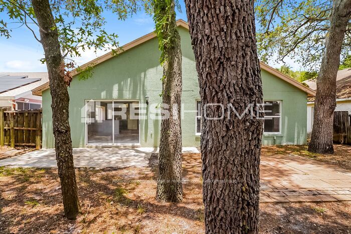 Building Photo - 1540 Woodfield Oaks Dr