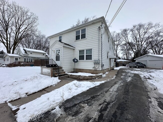 Building Photo - 912 Mather St