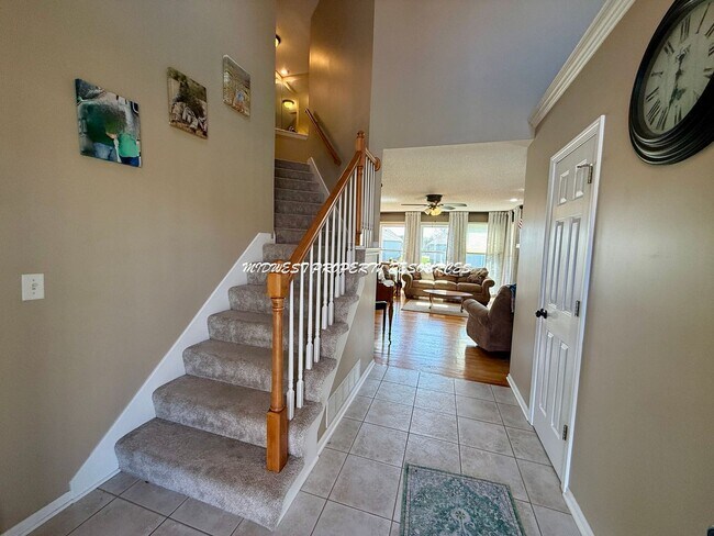 Foto del edificio - BEAUTIFUL TWO-STORY HOME w/POND VIEWS