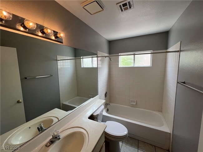 Foto del edificio - 1718 Comstock Dr