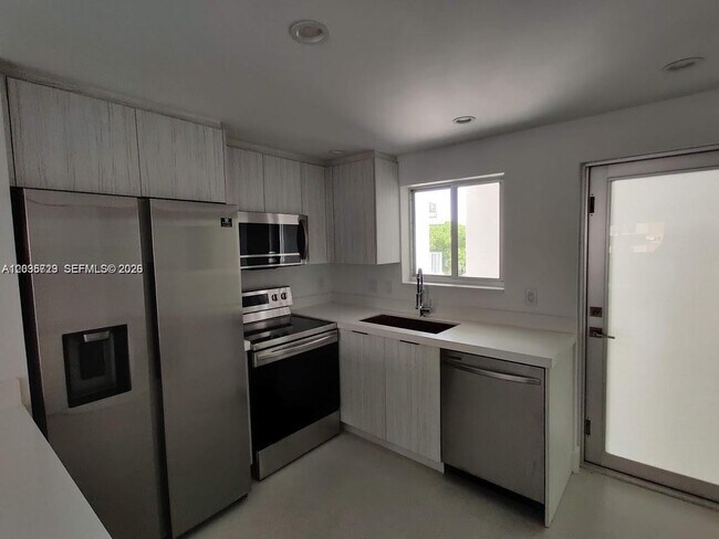 Foto del edificio - 3755 NE 167th St