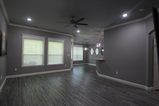 Foto del edificio - Coming Soon! Stunning 3 Bed 2 Bath Home on...