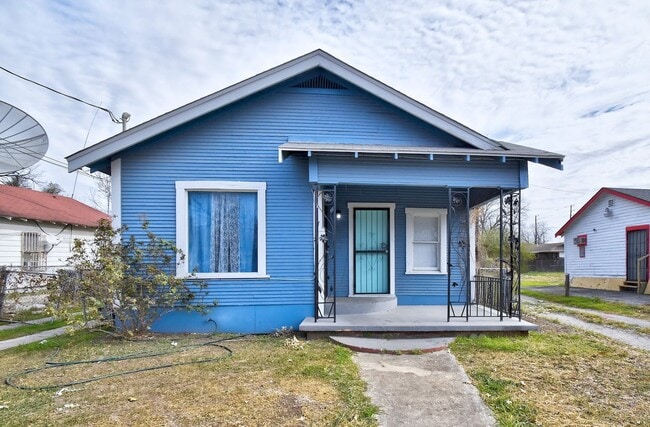 Photo - 1314 N Sabinas St House