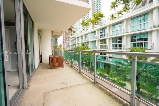 Foto del edificio - 350 S Miami Ave