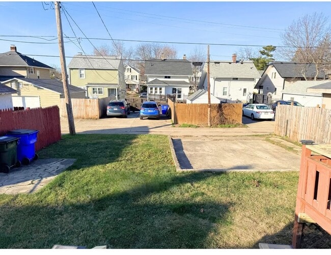 Photo - 305 N F St House