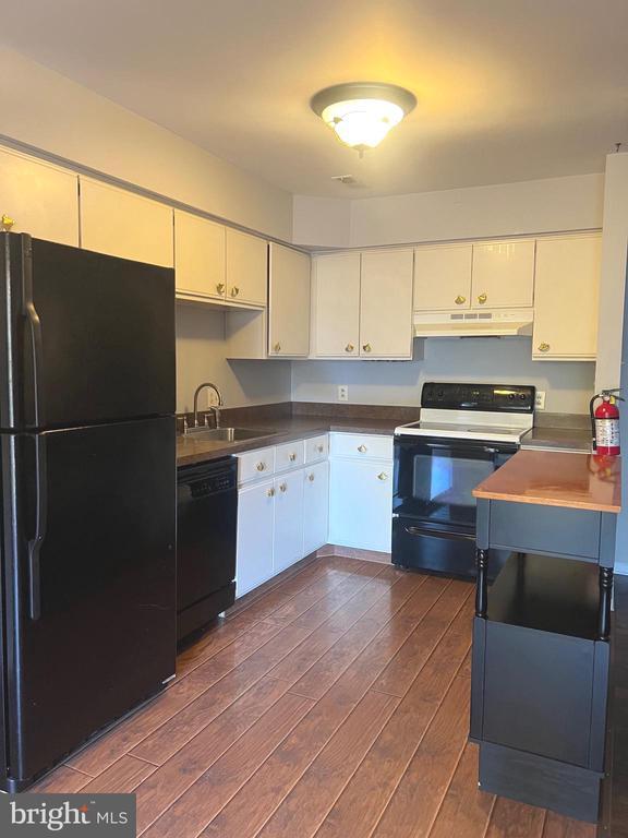 Building Photo - 7 Provincetown Dr