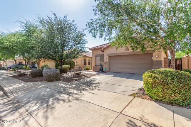 Building Photo - 12910 W Glenrosa Dr