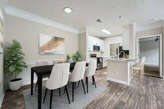 Building Photo - Charlestowne