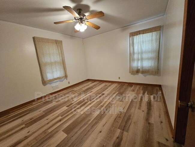 Building Photo - 400 Berea Dr