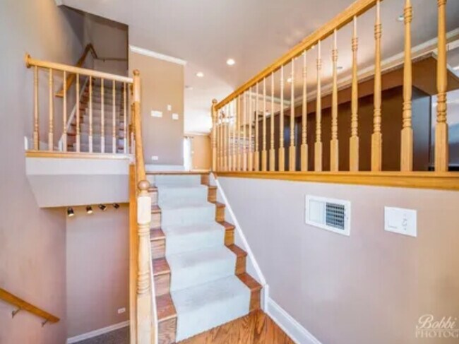 Building Photo - 886 S Insignia Ct