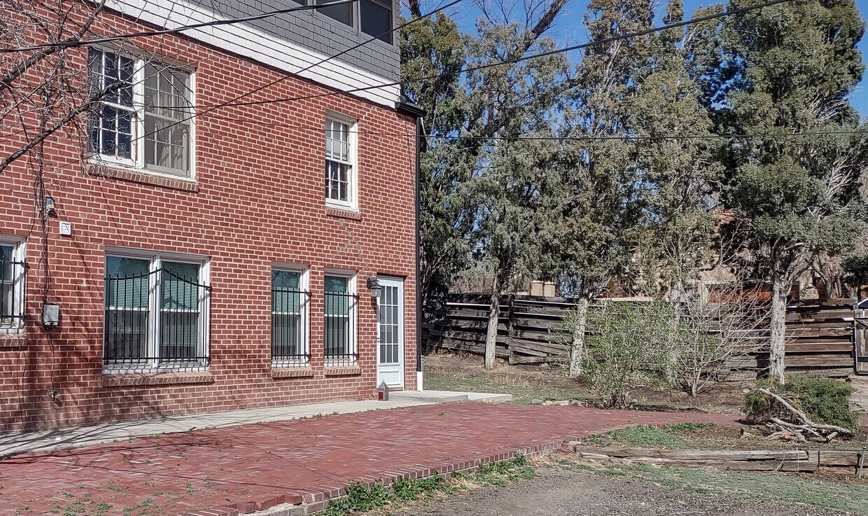 Primary Photo - 700 W 17th St