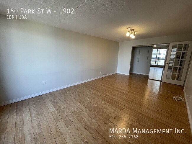 Photo du bâtiment - SPACIOUS 1 BED/1 BATH UNIT AT VICTORIA PARK! + HYDRO