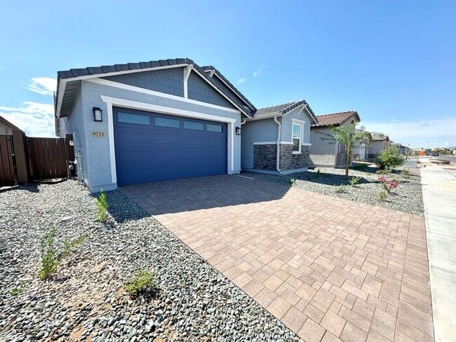 Building Photo - MOVE IN SPECILAS!! ONE MONTH RENT FREE!! New 5-Bedroom Home in Phoenix with Upgrades & Resort-Sty...