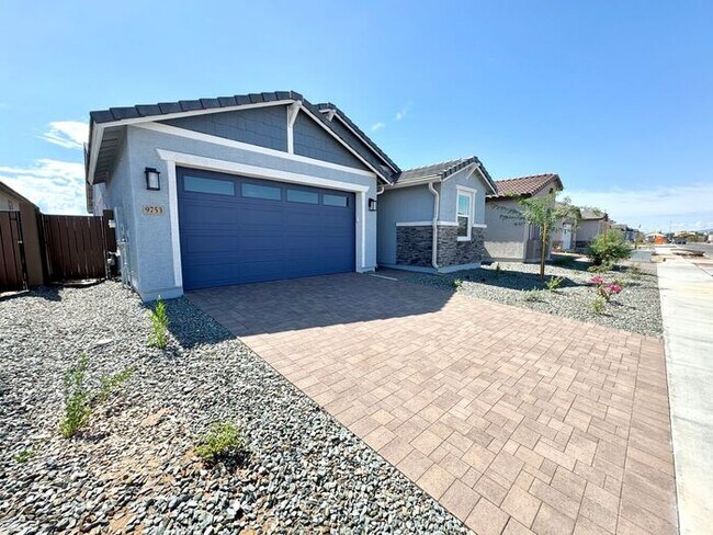 Foto del edificio - MOVE IN SPECILAS!! ONE MONTH RENT FREE!! New 5-Bedroom Home in Phoenix with Upgrades & Resort-Sty...