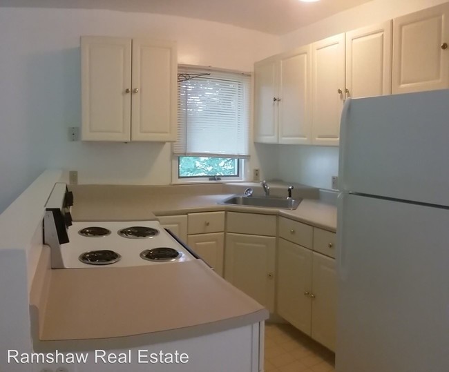 Building Photo - 1 br, 1 bath Room For Rent - 705 W. Main