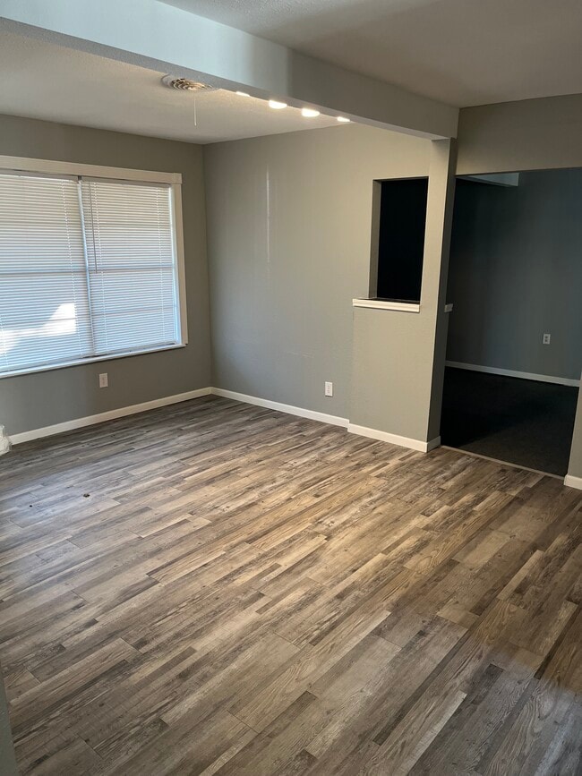 Sala de estar - 5126 Taos Dr