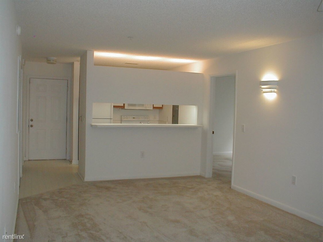 Primary Photo - 1410 Collegiate Cir