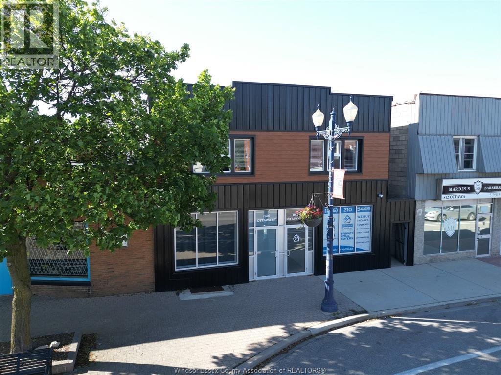 Primary Photo - 808 Ottawa St