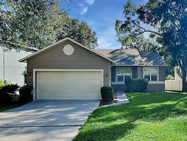 Foto del edificio - 901 Hilly Bend Dr