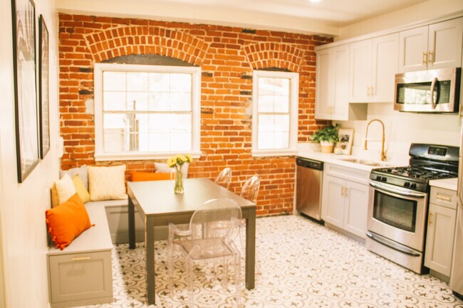 Building Photo - 341 S Gramercy Pl