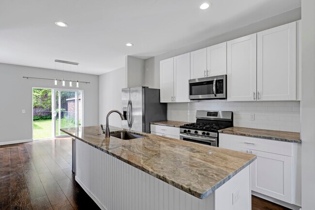 Foto del edificio - 534 E Brickley Ave
