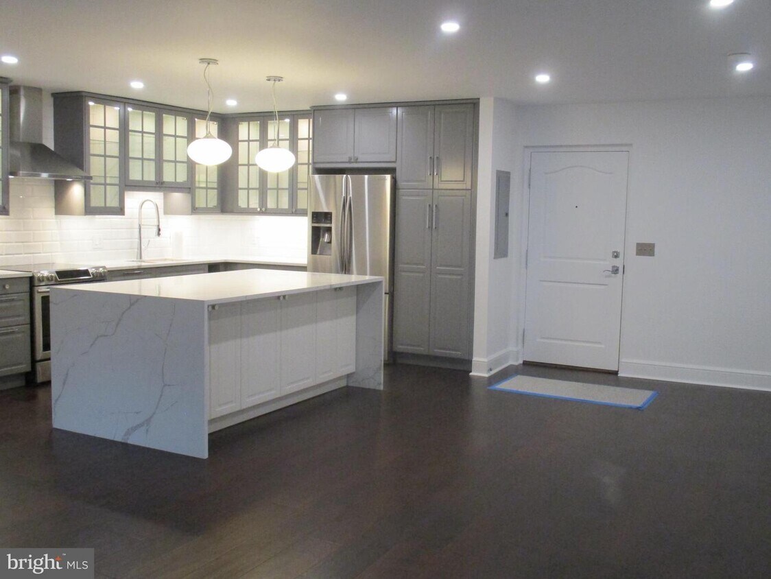 Foto principal - 449 Montgomery Ave