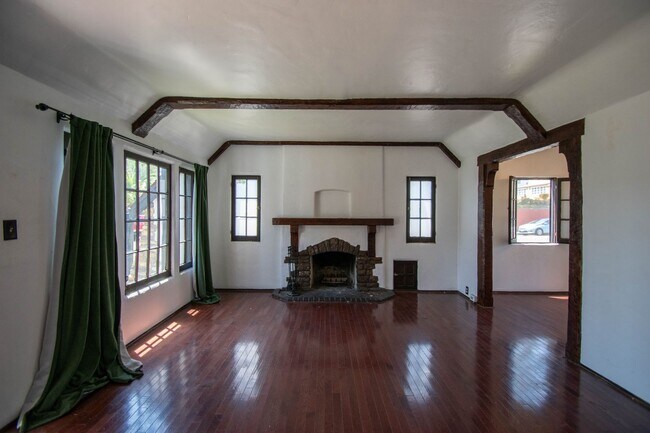 Foto del edificio - 2906 Griffith Park Blvd
