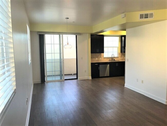 Foto del edificio - Ventura Cannery Condo - Two Bedroom locate...