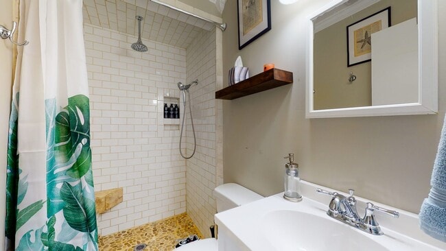 Building Photo - 110 Pinecliff Dr