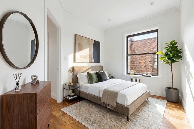 Building Photo - 248 Mott St