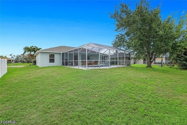 Foto del edificio - 3322 Oasis Blvd