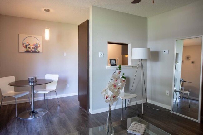 Foto del edificio - 302 North | One Month Free | Posted 11/13/24