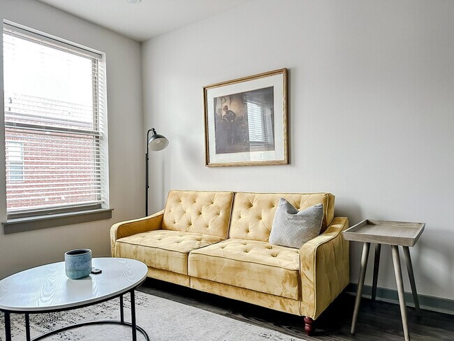 Building Photo - 111 E 4th St